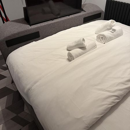 Beautiful 5 Bedroom Home Sleeps 12 People In Manchester Extérieur photo