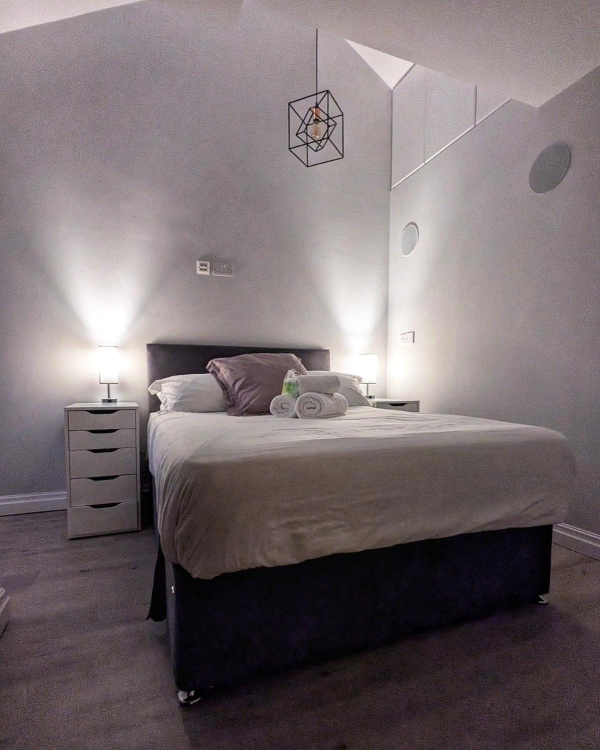 Beautiful 5 Bedroom Home Sleeps 12 People In Manchester Extérieur photo