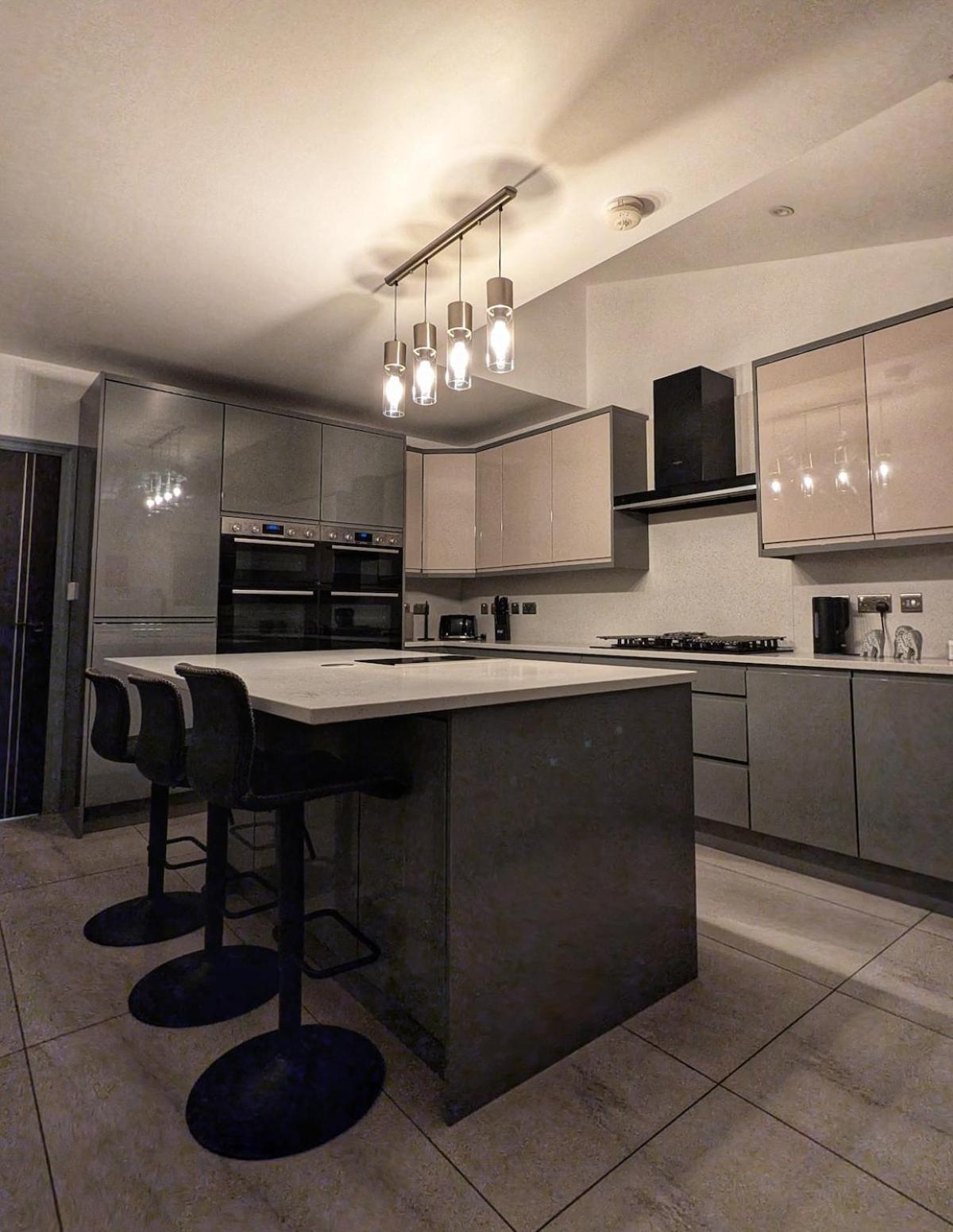 Beautiful 5 Bedroom Home Sleeps 12 People In Manchester Extérieur photo