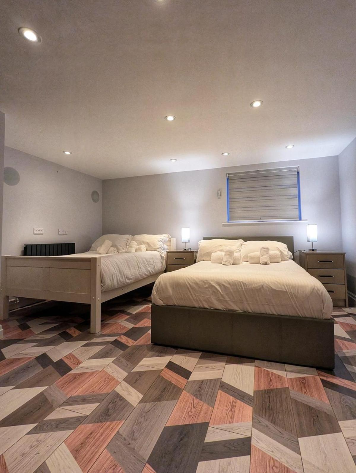 Beautiful 5 Bedroom Home Sleeps 12 People In Manchester Extérieur photo