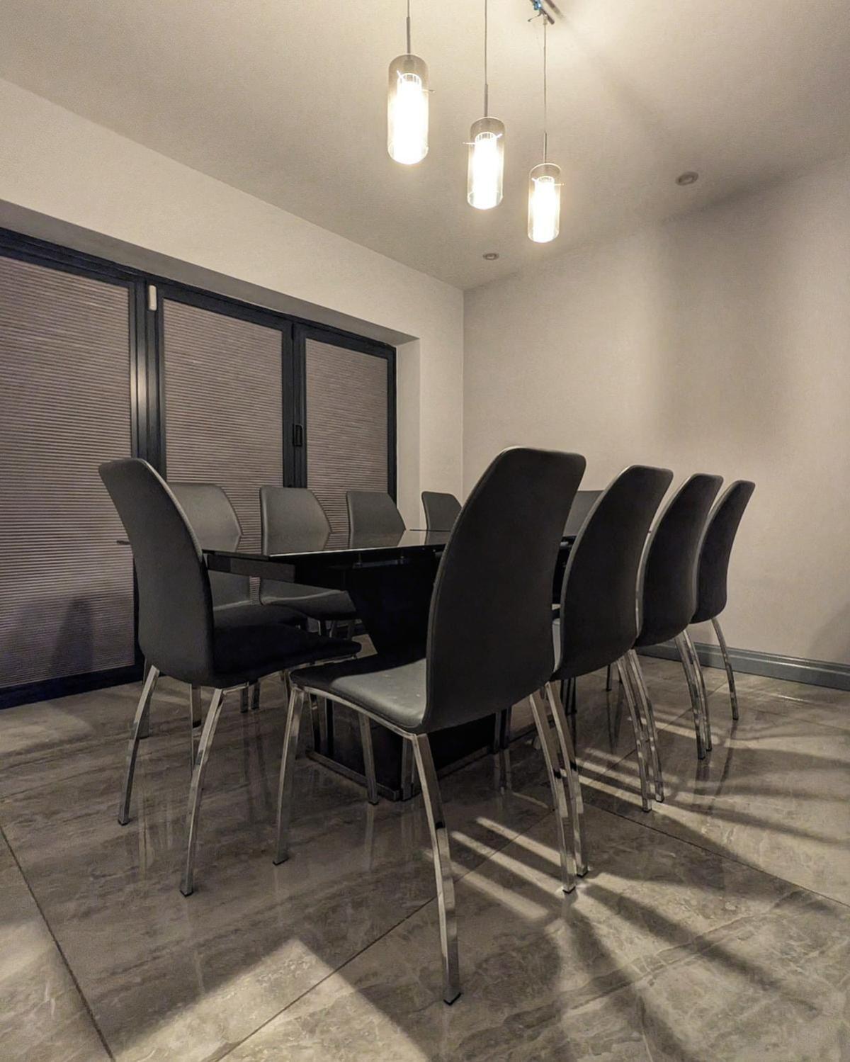 Beautiful 5 Bedroom Home Sleeps 12 People In Manchester Extérieur photo